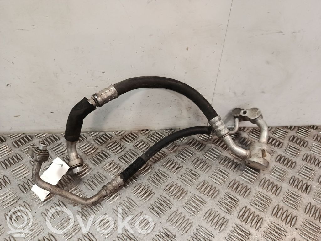 Ilmastointilaitteen putki (A/C)   4890