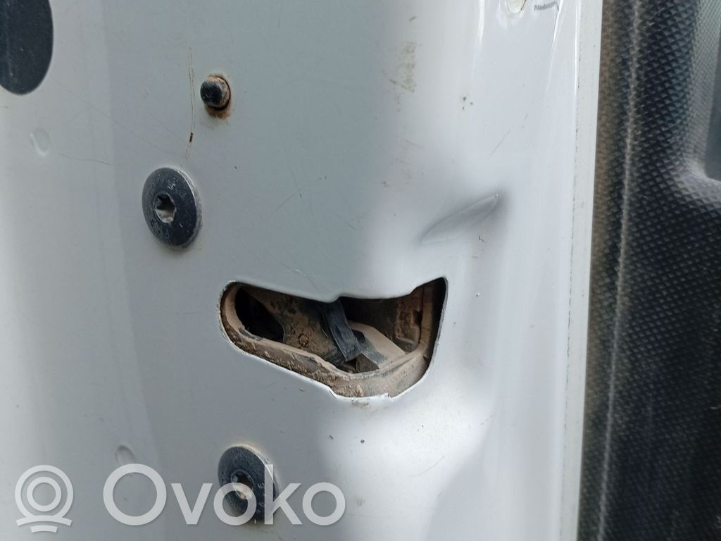 Peugeot Partner Priekšpusē slēdzene 