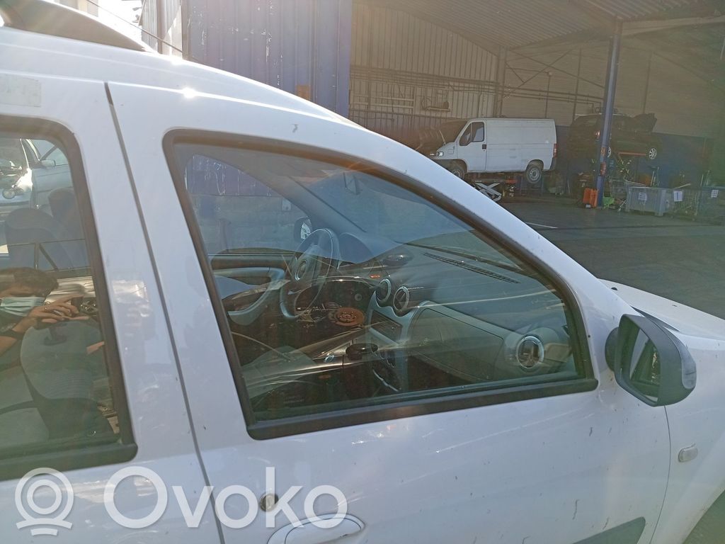 Dacia Logan VAN Vitre de fenêtre porte avant (4 portes) 