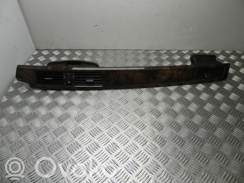 BMW 5 E60 E61 Moldura de la unidad delantera de radio/GPS 