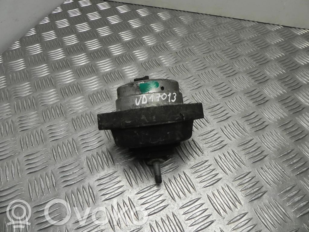 Engine mount bracket   6758444,VD17013,VD17013