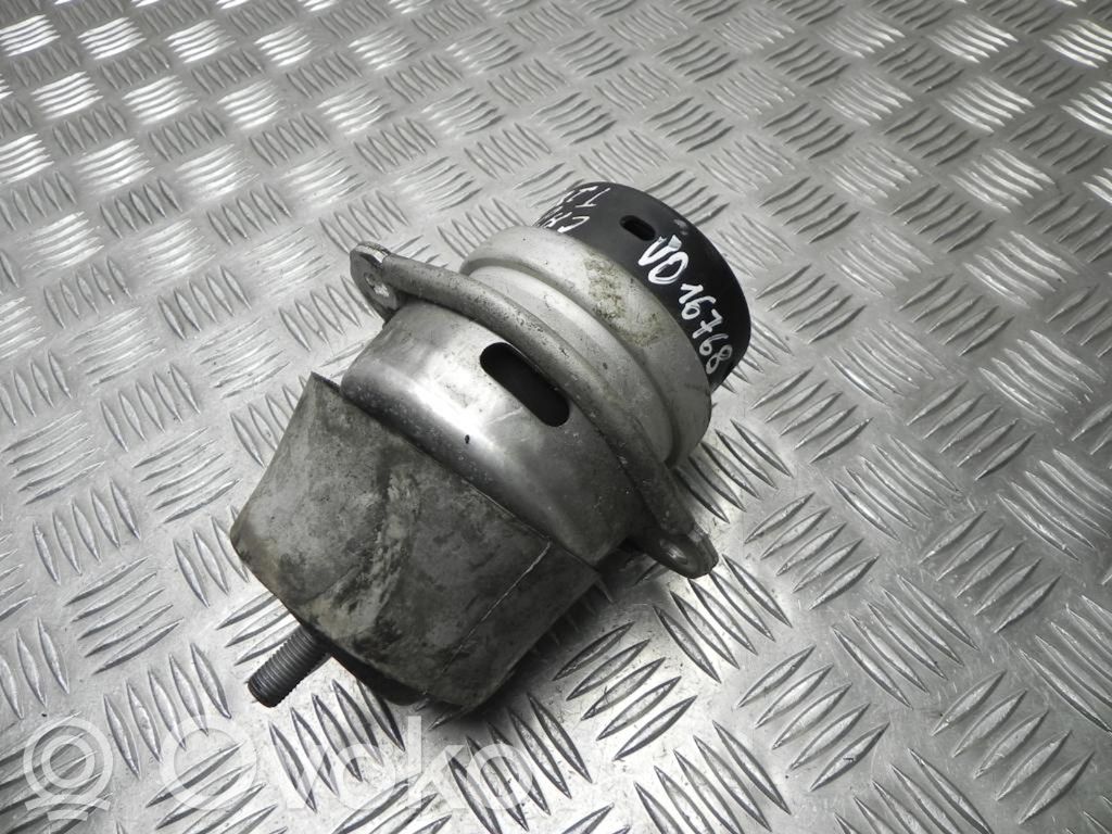 Engine mount bracket   7L8199,VD16768,VD16768