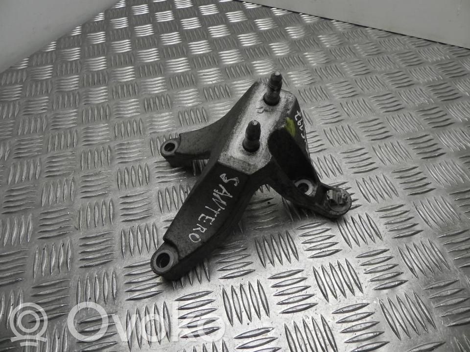 Dacia Sandero Engine mounting bracket 