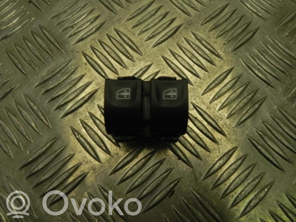 Dacia Sandero Electric window control switch 