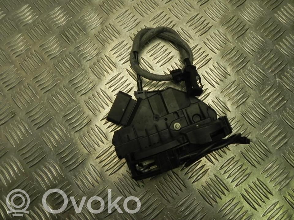 Priekšpusē slēdzene   BM5AA21813AF,T1702,T1702