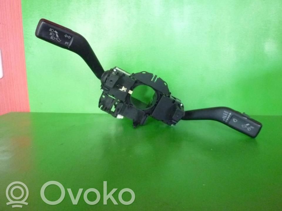 Skoda Octavia Mk2 (1Z) Interruptor/palanca de limpiador de luz de giro 