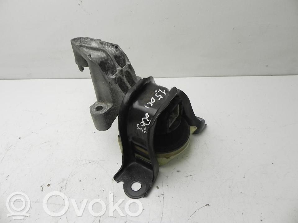 Renault Clio III Engine mount bracket 