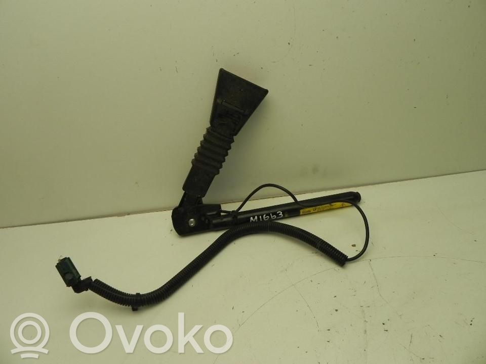 Opel Corsa C Klamra przedniego pasa bezpieczeństwa 