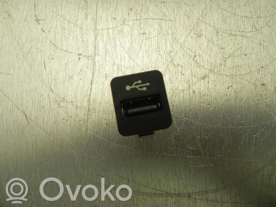 BMW 5 F10 F11 EUR ISO radio connector 
