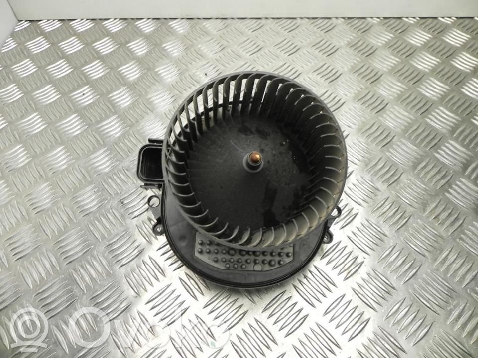 BMW 2 F22 F23 Mazā radiatora ventilators 