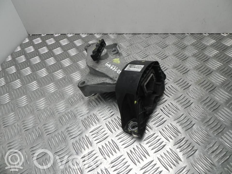 Dacia Sandero Engine mount bracket 