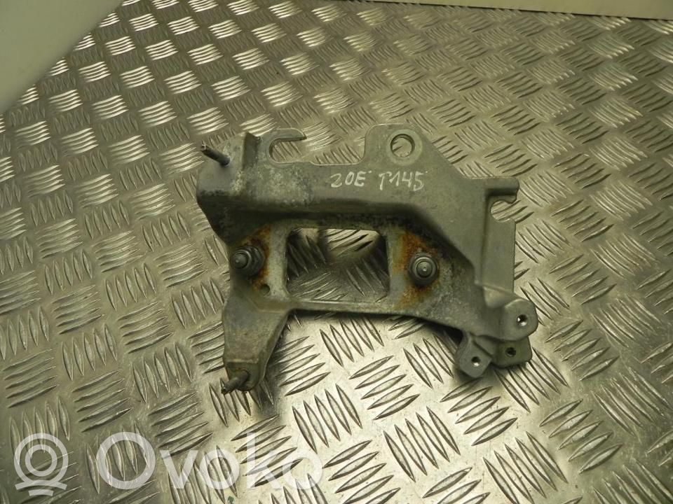 Renault Zoe Engine mounting bracket 