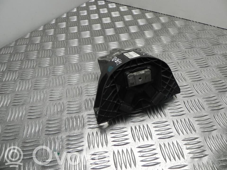 Renault Zoe Engine mount bracket 