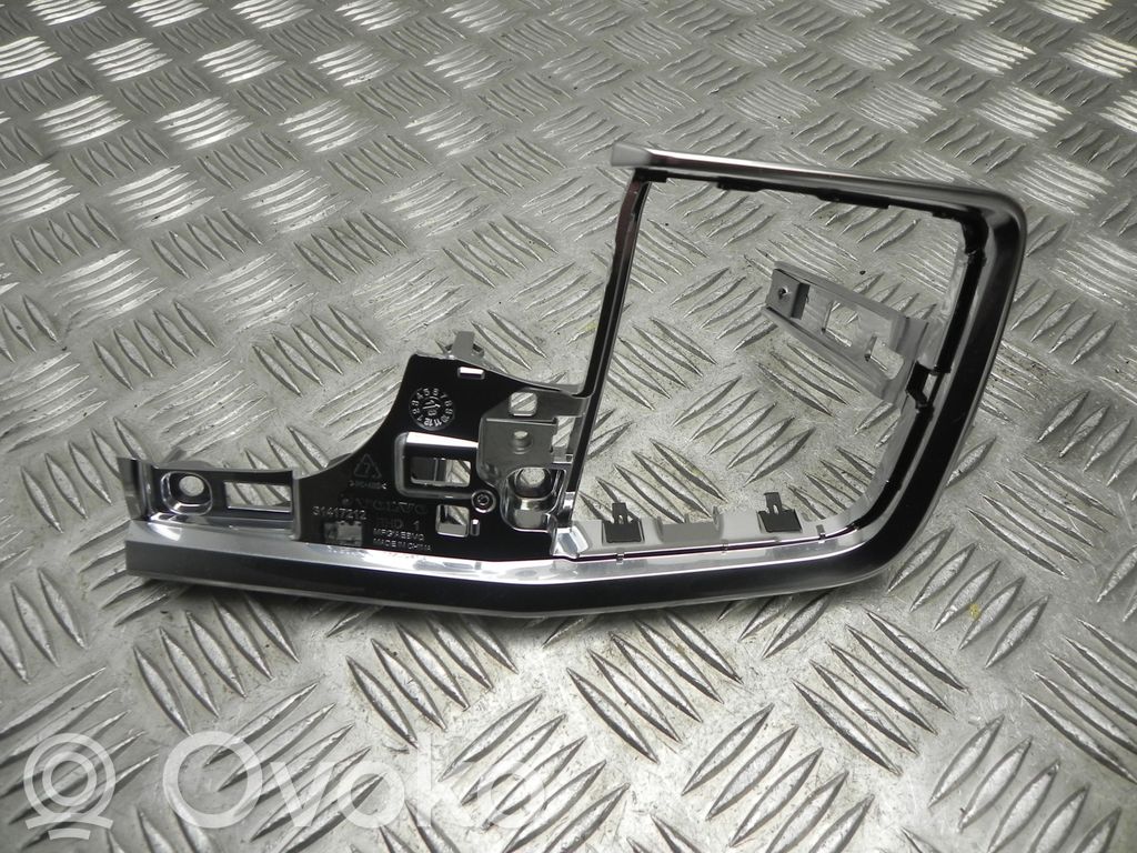 Volvo S90, V90 Rămă unitate radio/GPS 