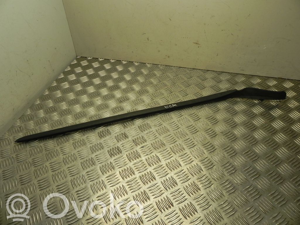 Volvo S90, V90 Katon muotolistan suoja 