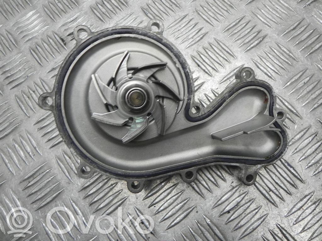 Volkswagen Touareg II Pompe de circulation d'eau 
