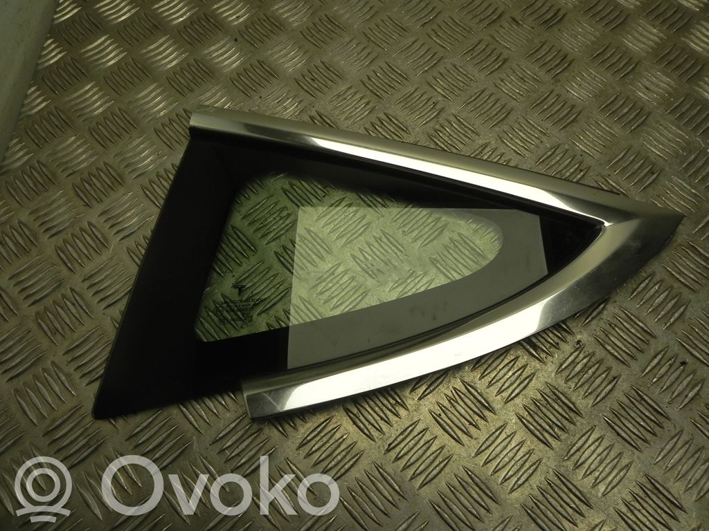 Tesla Model 3 Geam lateral median 