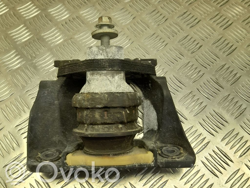 Volvo XC60 Engine mount bracket 