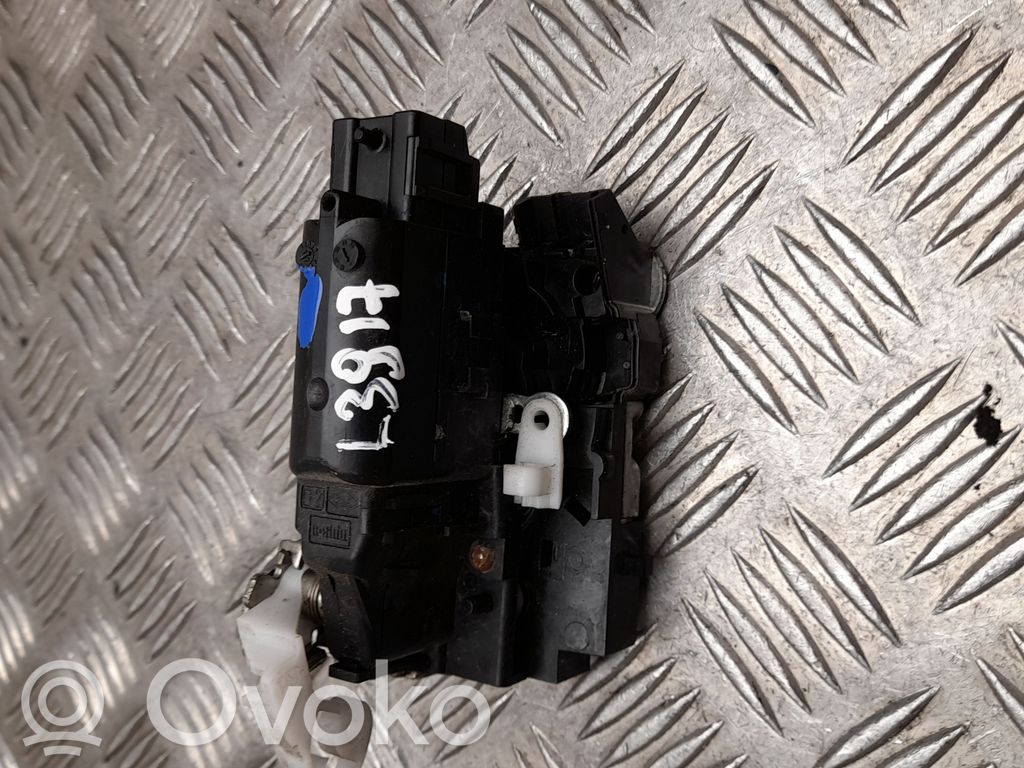 Dacia Sandero Aizmugurē slēdzene 