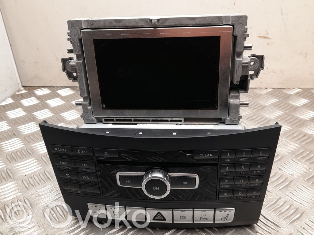 Panel / Radioodtwarzacz CD/DVD/GPS   A2129001826,A2129002316,A2129012107,A2129022209,R2831
