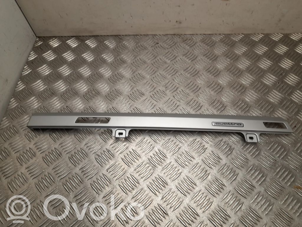 Audi Q7 4M Kojelaudan poikittaiskannatin 
