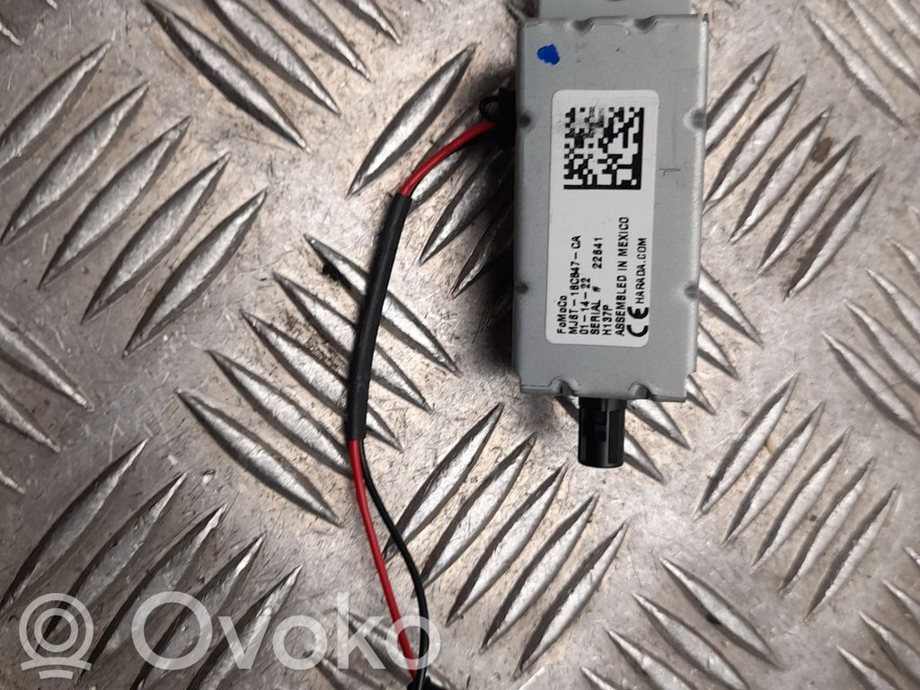 GPS-pystyantenni   MJ6T18C847CA,U790