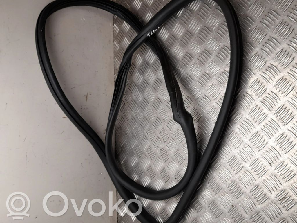 Opel Combo E Apdares gumija (uz aizmugurē durvīm) 
