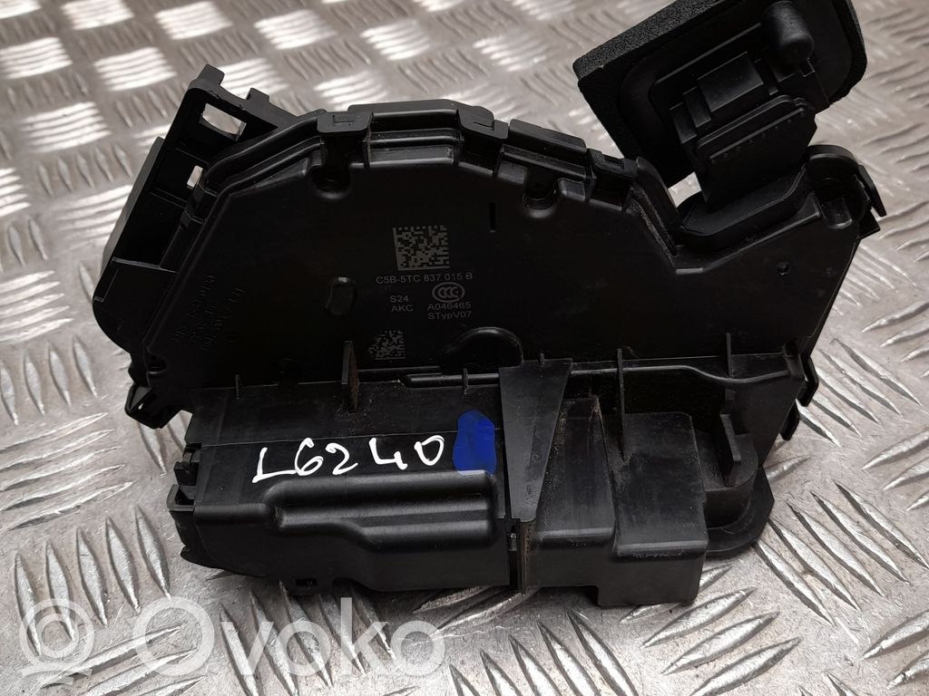 Volkswagen Polo VI Etuoven lukko 