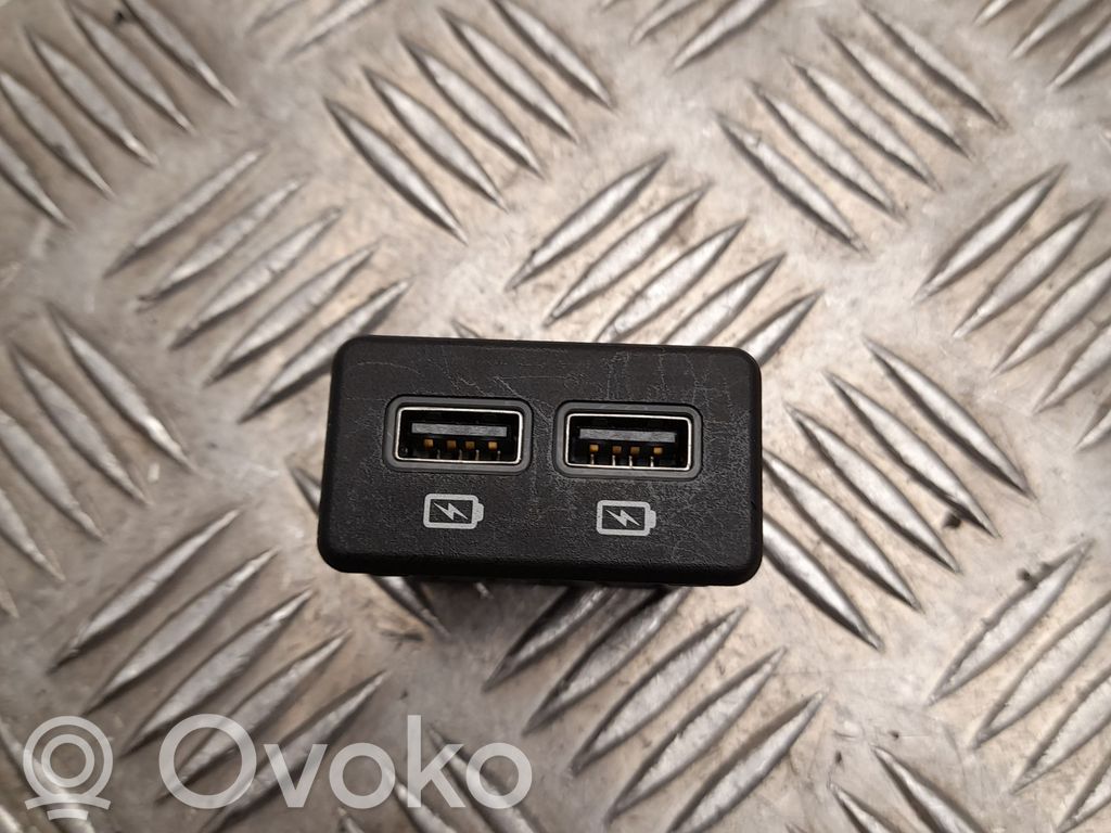 Peugeot 508 II Enchufe conector USB 
