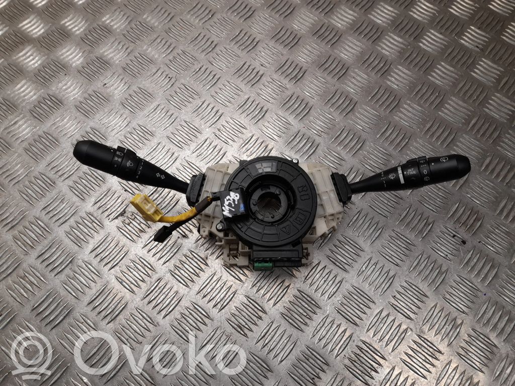 Mitsubishi Colt Commodo, commande essuie-glace/phare 