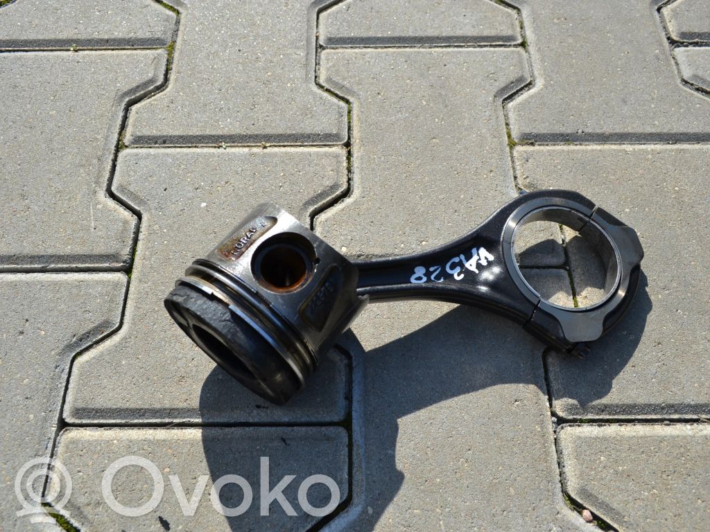 Tłok z korbowodem   72579,642,8340E,VA328
