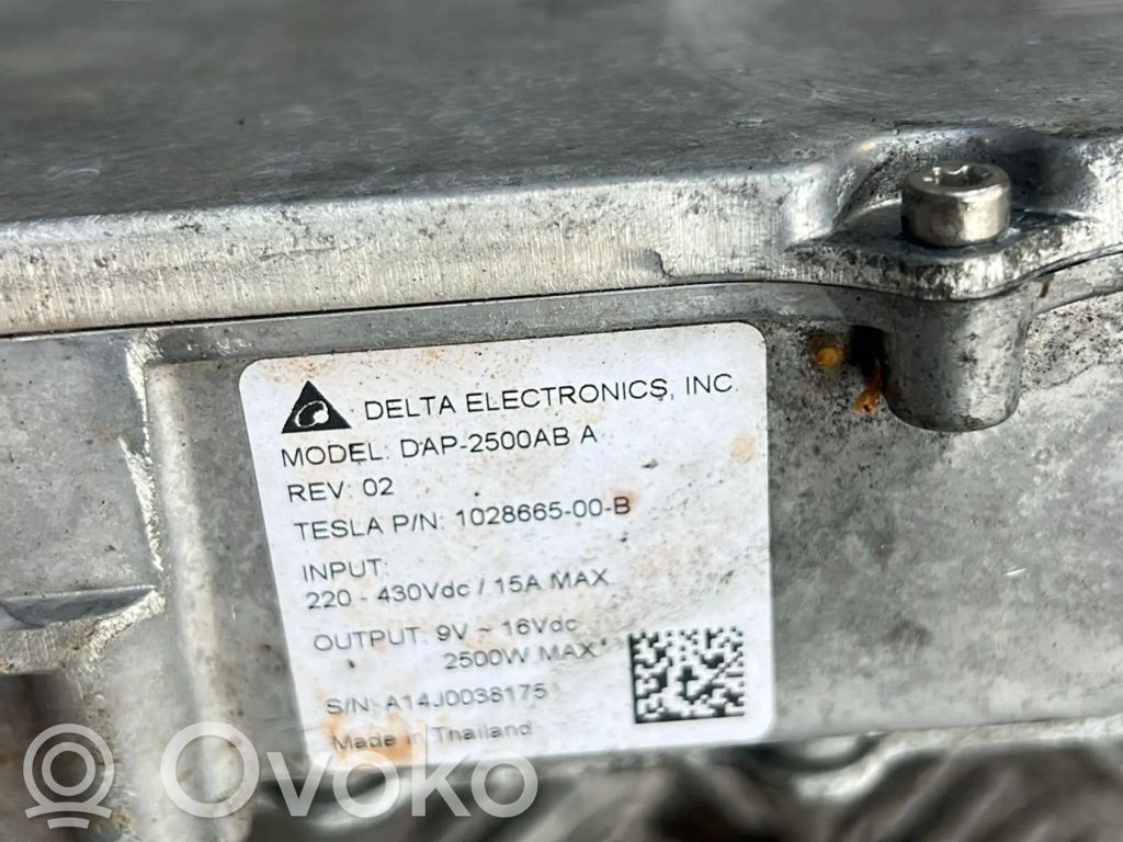Tesla Model S Inverteris (įtampos keitiklis) 