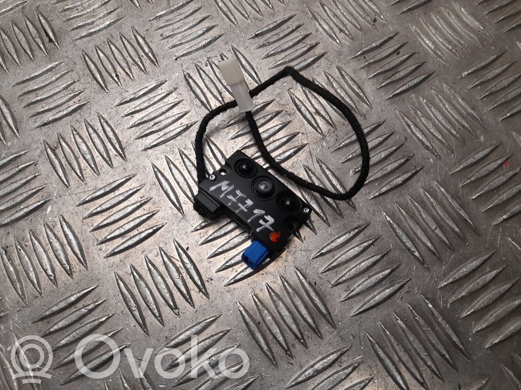 Tesla Model Y Windshield/windscreen camera 