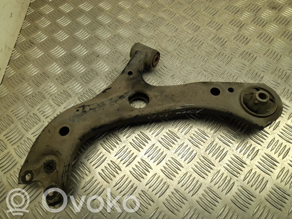 Toyota Prius (XW50) Dolny wahacz przedni 