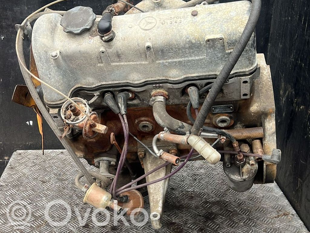 Mercedes-Benz 190 230 W110 W111 Moteur