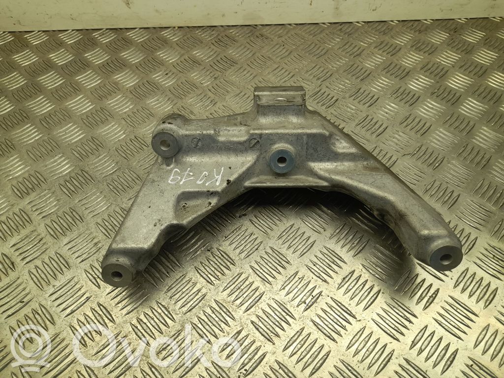 BMW iX1 Engine mounting bracket 