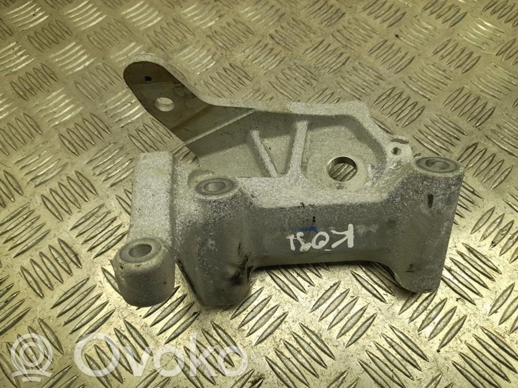 Engine mounting bracket   31670033,VD35477