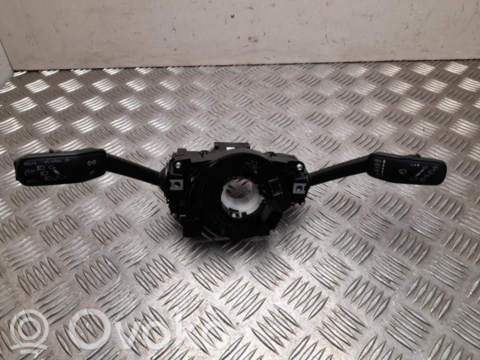 Volkswagen Taigo Interruptor/palanca de limpiador de luz de giro 
