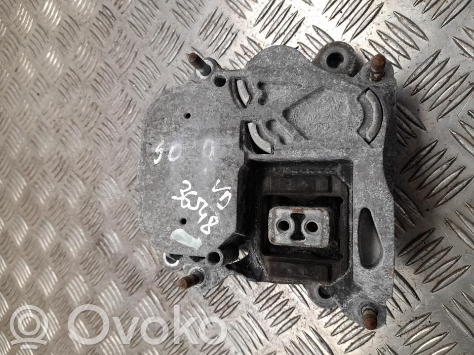 Audi Q7 4M Engine mount bracket 