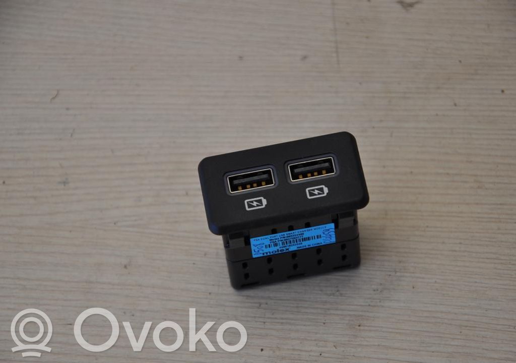 Peugeot 508 II Enchufe conector USB 
