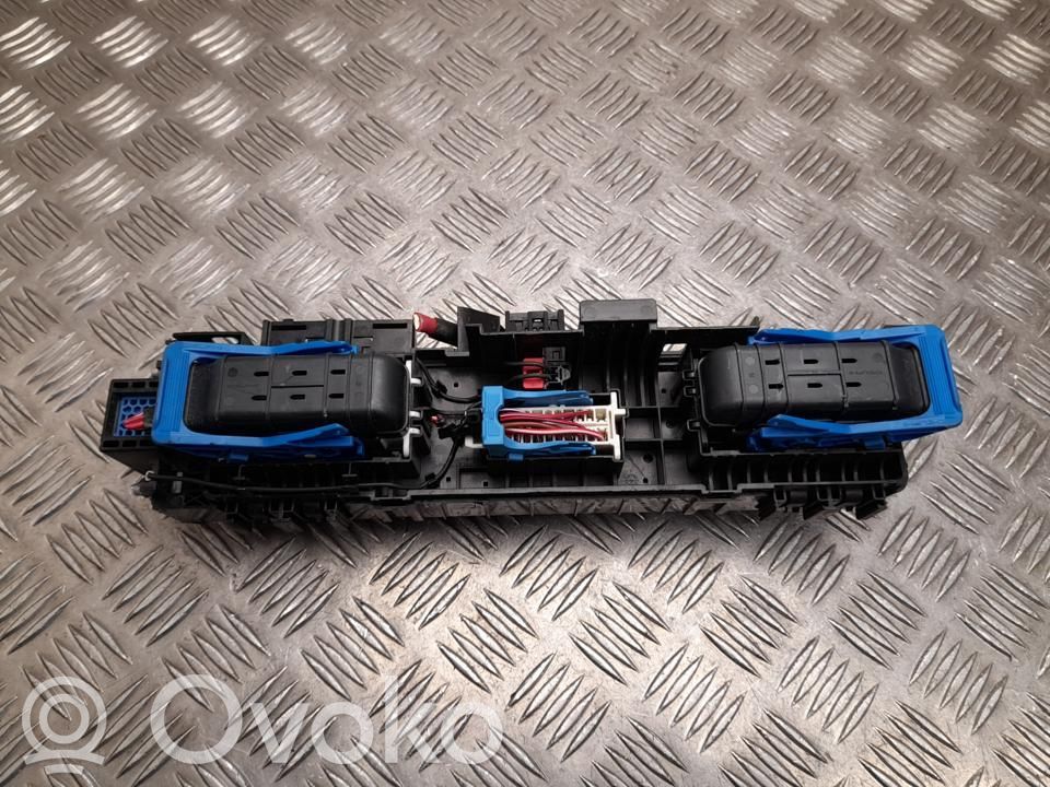 Tesla Model X Set scatola dei fusibili 