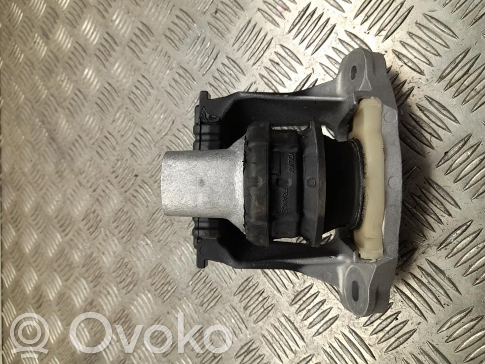 Volvo XC60 Engine mount bracket 