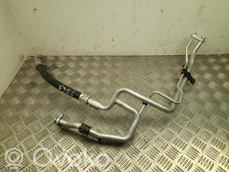 Tesla Model S Ilmastointilaitteen putki (A/C) 