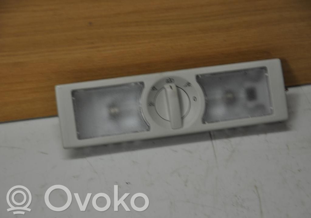 Skoda Karoq Luz del asiento delantero 