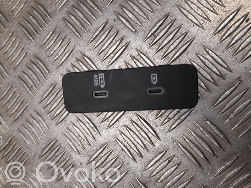 USB-Anschluss   8894220568BA0,H4392