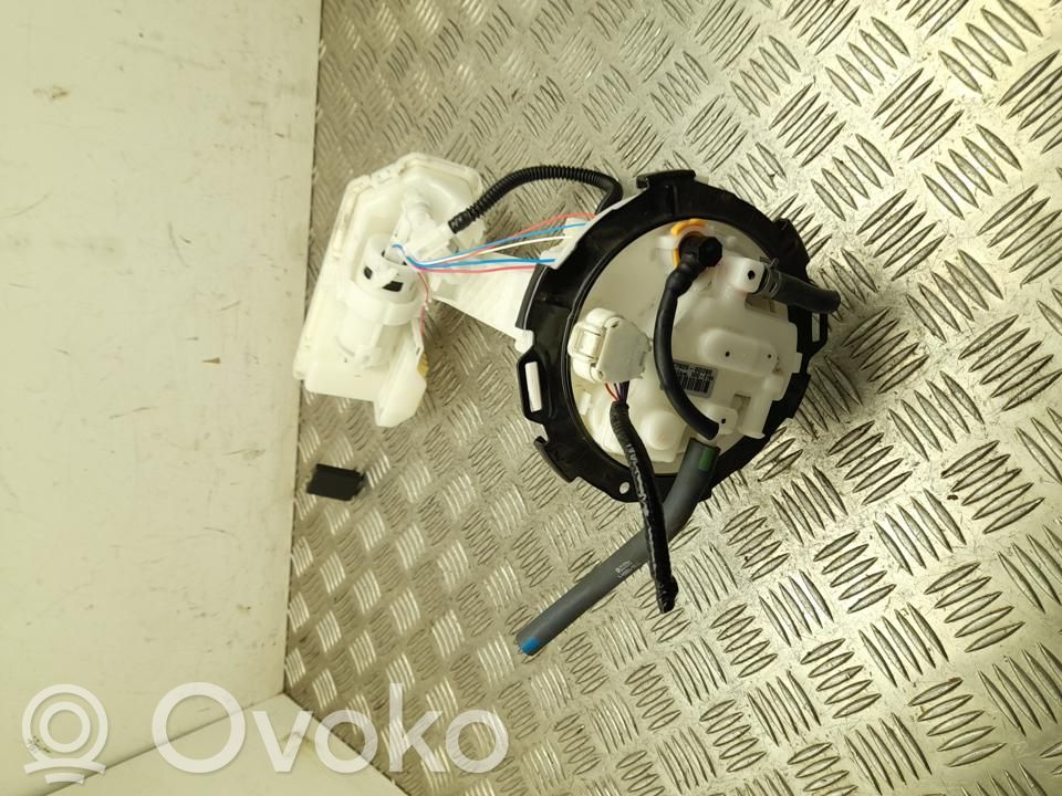 Toyota Yaris Cross Bomba interna de combustible 