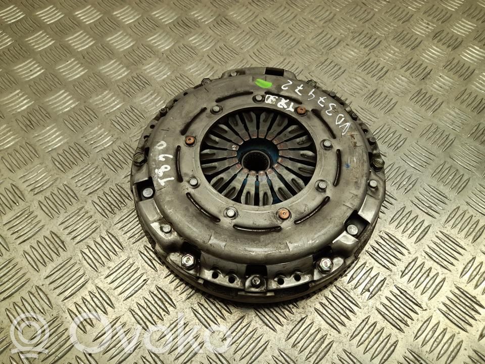 KIA Ceed Sankabos komplektas 