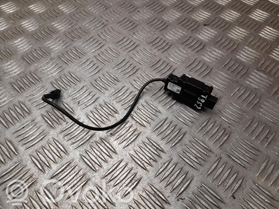 Enchufe conector USB   5E3035954E,G9186