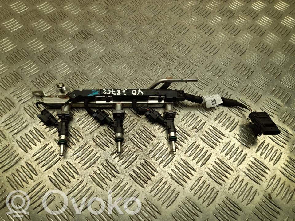 BMW 2 Active Tourer U06 Fuel distributor 
