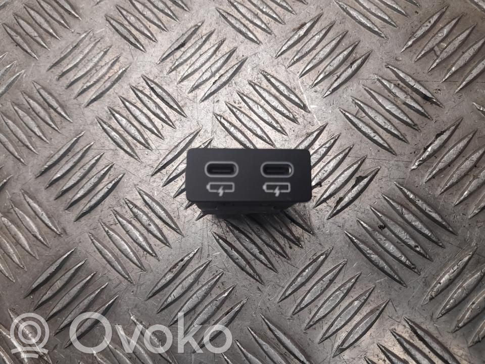 BMW 2 Active Tourer U06 USB socket connector 
